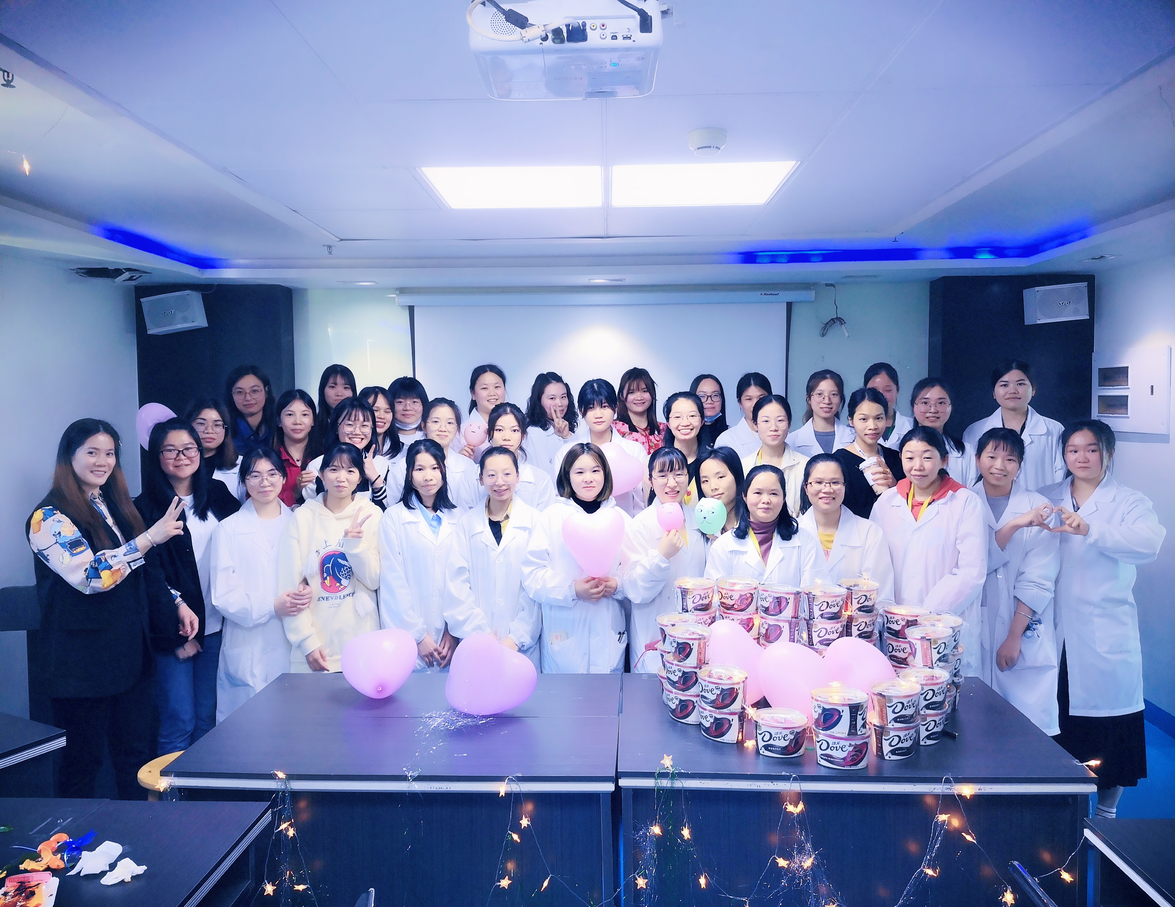 愿你笑靨如花，一生不減芳華！